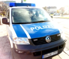 Krankentransportfahrzeug in Unfall verwickelt - Fahrzeugführer flüchtet