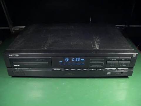 Phillips CD604 TWINDAC CD Player mit sehr großem Display und Magnetarmlasereinheit