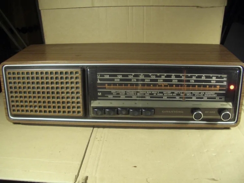 Grundig RF 420 Sideboardradio