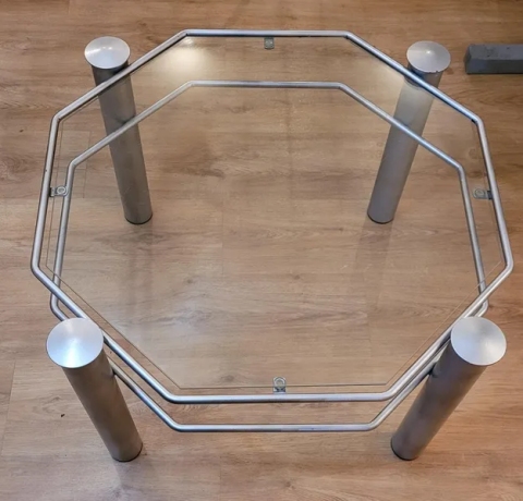 Wohnzimmer - Couchtisch mit Glasplatte