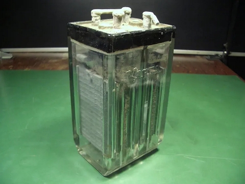 Alter Glas Varta Bleiakku Batterie aus den 30ern