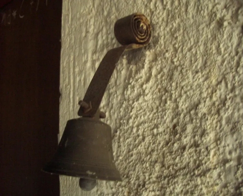 Antike Türglocke mit Spiralfeder Landhausstil Wandglocke
