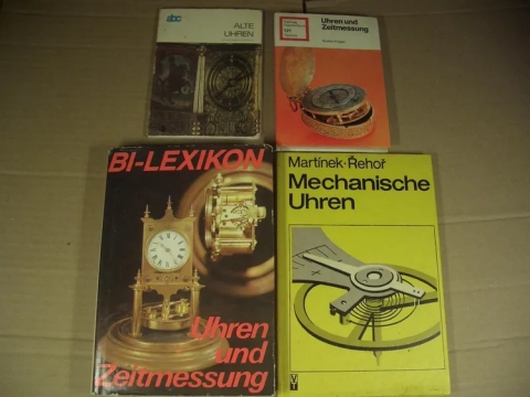 4 alte Bücher über Uhren
