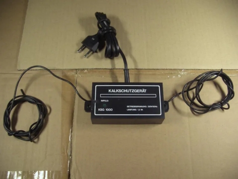 Kalkschutzgerät KSG 1000 Magnetfeldgenerator zum Entkalken der Wasserleitungen und zum Schutz vor neuen Kalkablagerungen. Zusätzlicher Korrosions-Schutz der Leitungen.