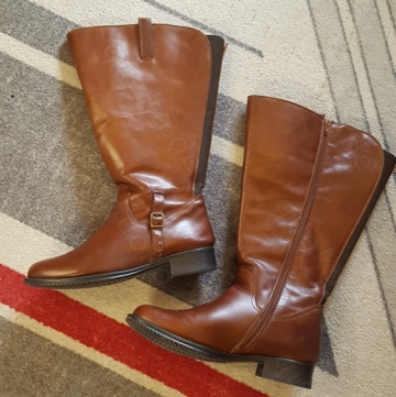 Schicke Damen-Weitschaftstiefel, Gr. 40, abzugeben