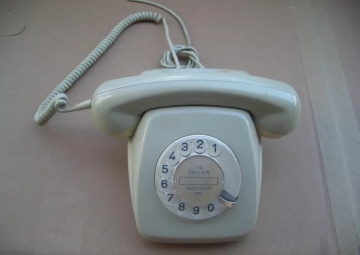 Wählscheibentelefon „kieselgrau“ Post FeTAp 611-2