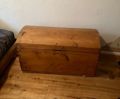 Holztruhe zu verschenken