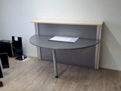 Schreibtisch-Anbauteile mit Besprechungstisch