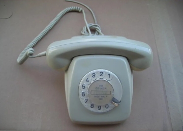 Wählscheibentelefon „kieselgrau“ Post FeTAp 611-2