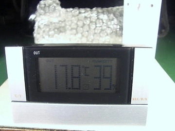 Drahtlos Thermometer und Hygrometer bis 50 Meter außen. Unbenutzt, zeigt Temperatur und Feuchtigkeit gleichzeitig an.
