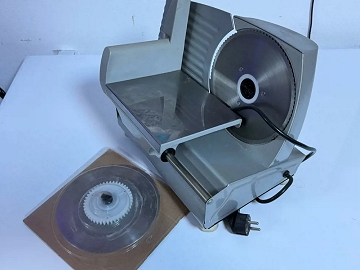 Allesschneider (mit Zubehör, fast neuwertig)