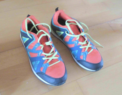 NEUE blau rote Turnschuhe für Damen Gr. 39