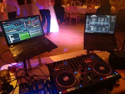 DJ Boozzy für Weihnachtsfeier, Silvester, Hochzeit 2025 2026, runder Geburtstag etc.