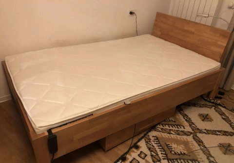 Bett(120 x 200 cm) mit elek. Lattenrost