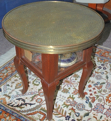 Schönes, antikes Tischchen