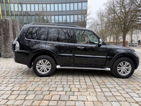 Mitsubishi Pajero 1HD 8Fa 7 Sitze Scheckheft lückenlos