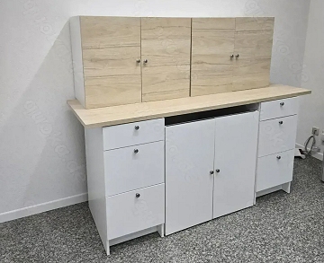 Verkaufe neuwertige Küchenzeile mit Unter- und Oberschränken