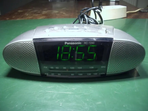Panasonic RC-7290 Stereo Uhrenradio mit 2 Weckzeiten und großen Zahlen