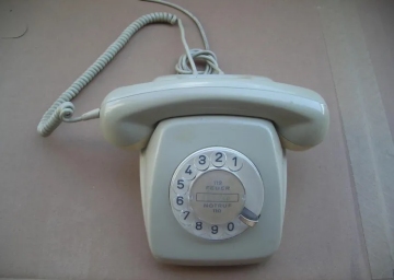 Wählscheibentelefon „kieselgrau“ Post FeTAp 611-2