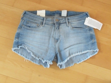 NEUE kurze hellblaue Jeans Hot Pants Größe 38