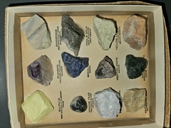 Antik! Schöne, alte Mineralien Sammlung Halbedelsteine Rosenquarz Achat TOP!