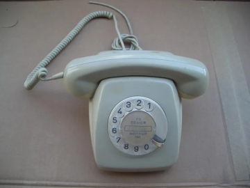 Wählscheibentelefon „kieselgrau“ Post FeTAp 611-2