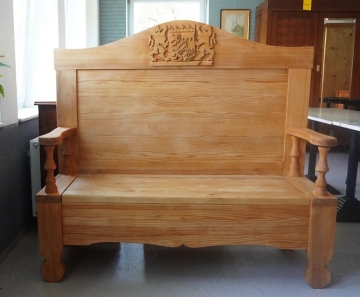 Holzbank massiv mit Bayernwappen