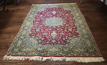 Orientteppich, grün-rote geometrische Musterung, 151 x 109 cm