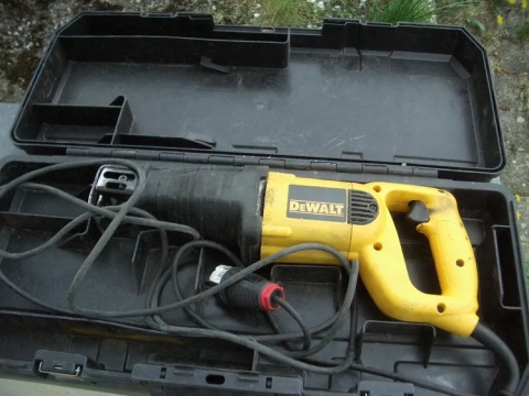 DeWALT DW 303-QS Säbelsäge elektrischer Fuchsschwanz