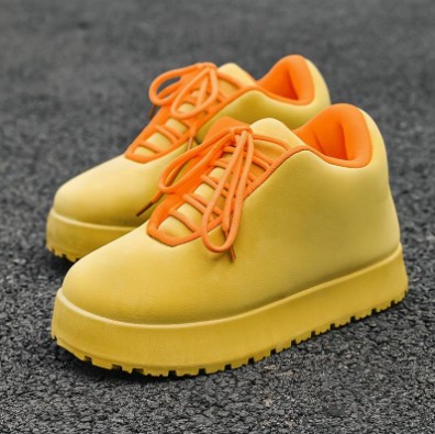 Sneaker, Moonboots