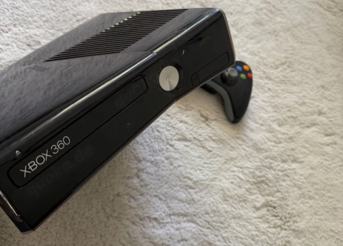 Xbox 360 Konsole Schwarz + Controller | Sehr guter Zustand