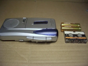 Lervia Diktiergerät incl. Kassette und 2 Mignon Batterien