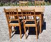 4 wunderschöne alte massive Stühle mit passendem Tisch