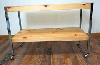 Beistelltisch mit Rollen aus Metall und hellem Holz