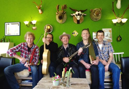 Titus Waldenfels & IN CASH WE TRUST