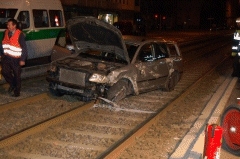 Betrunkener Autofahrer entzieht sich Polizeikontrolle