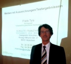 Werben mit Auszeichnungen und Testergebnissen - Rechtsanwalt Frank Tyra beim Unternehmerstammtisch in Laim