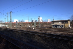 Spielende Kinder im Gleis zwischen Laim und Pasing