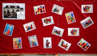 Kleine Kunstwerke am Bauzaun