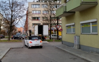 Sinnloses Halteverbotzone in der Joergstraße