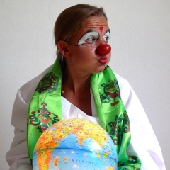 Clownin Frau Rund - Reise um die Welt