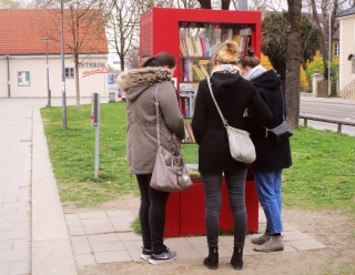 Bücherschrank in Laim wieder repariert