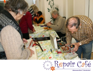 Repair Cafe Blumenau und Kleidertausch im Nachbarschaftstreff Blumenau